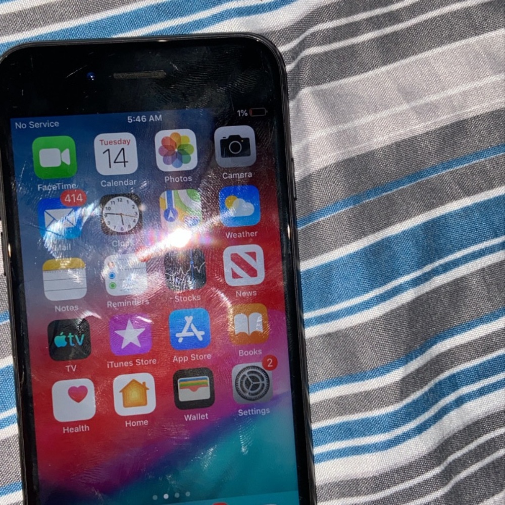 iPhone 7 - Picture 2 of 4